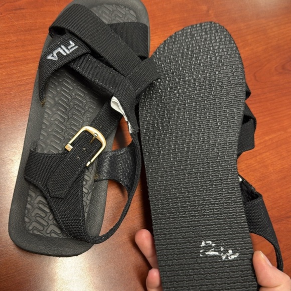 Fila sandals size 7 // 062833 - Picture 2 of 3